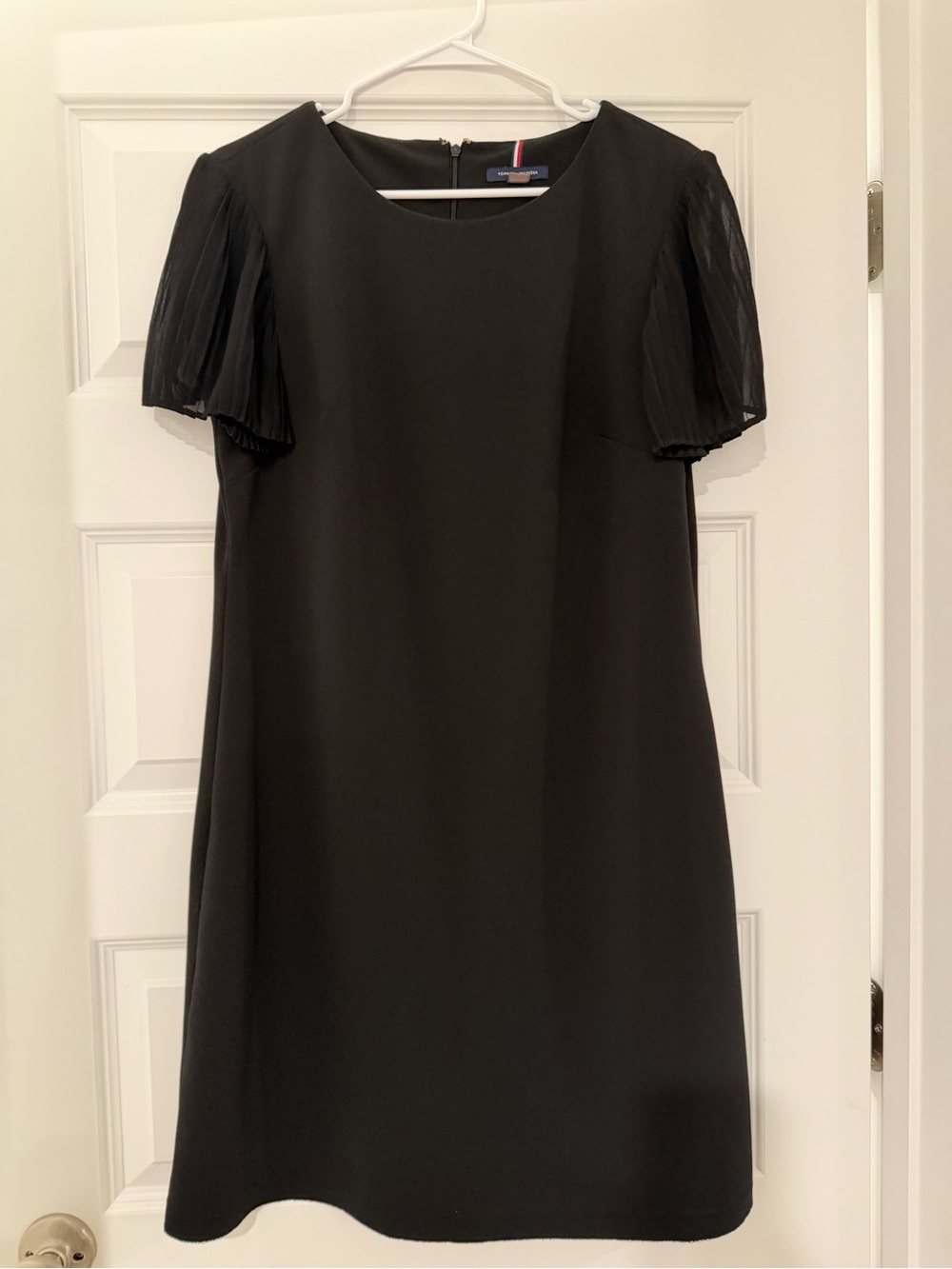 Tommy Hilfiger Black Short Sleeve Pleated-Sleeve Shift Dress